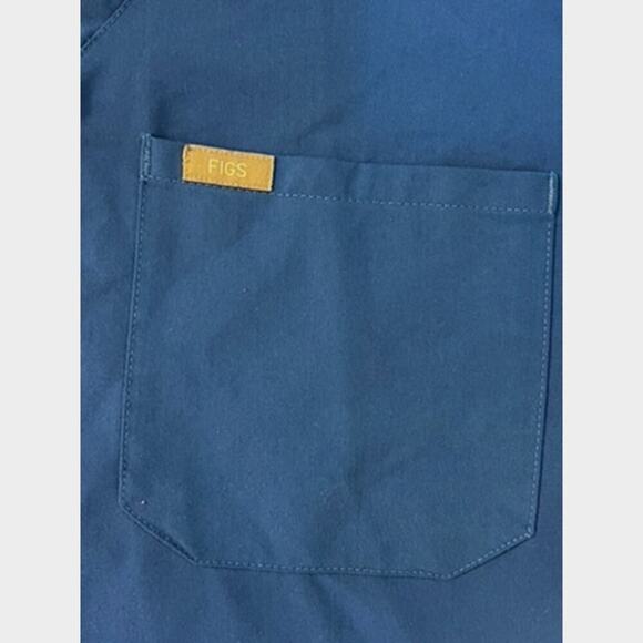 EUC Figs bright blue scrub top size XS nurse medical - Picture 3 of 4